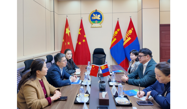 Ерөнхий консул Ш.Оргил ӨМӨЗО-ы Ардын эмнэлгийн удирдлагуудыг хүлээн авч уулзав.